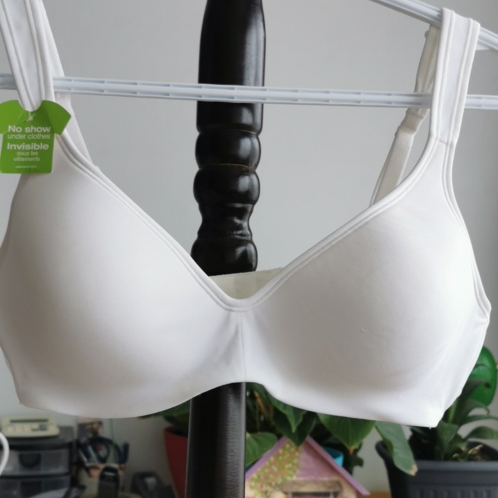 New Hanes bras. Size 38C